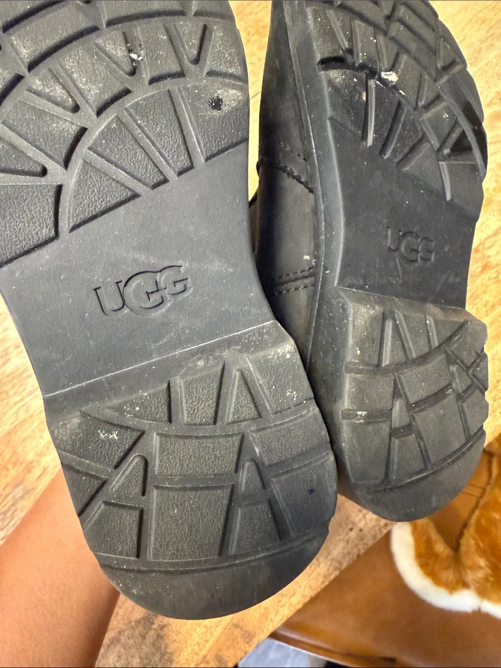 UGG Kids Chelsea Black Boots US2 unisex